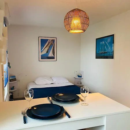 Front De Apartment *