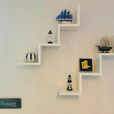 Front De Apartment *